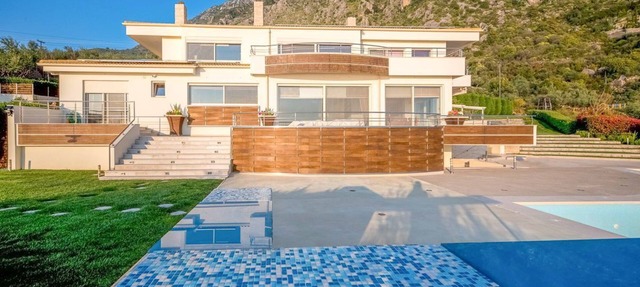 Villa Firai - Four Bedroom Resort, Sleeps 8