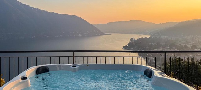 Villa lake view + jacuzzi + garden+ gym, Cernobbio