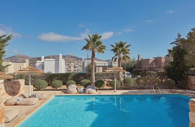 4 Bedroom Villa with Sea View and Pool Access