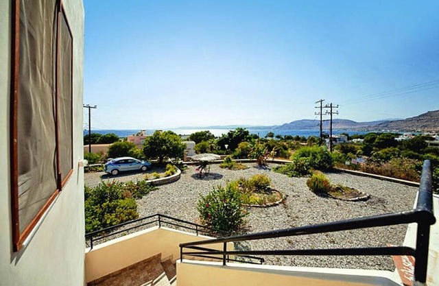 Apartments, Pefkos