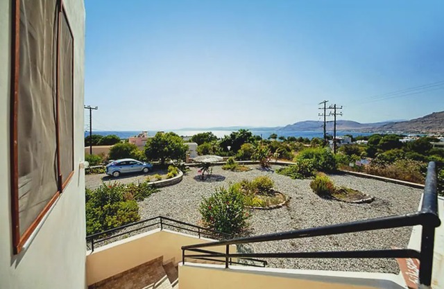 Apartments, Pefkos