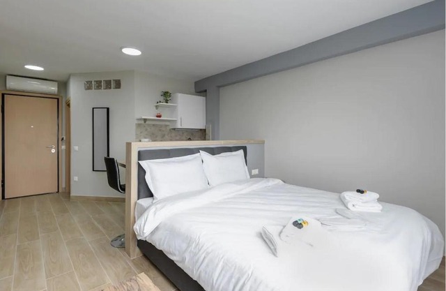 Caravanserai Studio 11