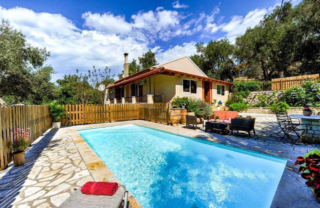 Dimitris Cottage - Two Bedroom Villa, Sleeps 4