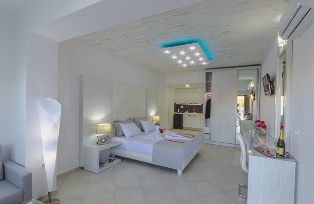 Ftelia Luxury Studios - 'Quattro' (studio 1/2) - built 2017