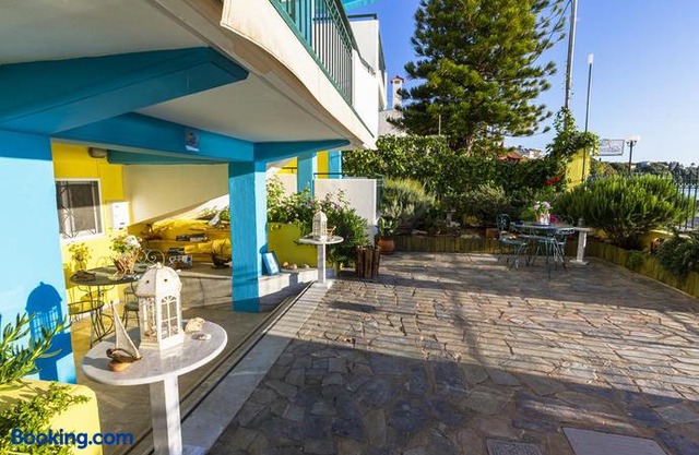 Iris Apartments Chrani