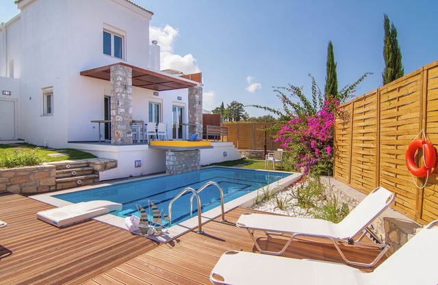 Newly built, 2014, luxurious villa, 7 persons, Loutra, NW coast, private pool