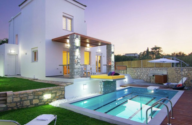 Newly built, 2014, luxurious villa, 7 persons, Loutra, NW coast, private pool