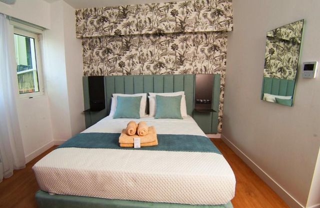 Phaedrus Living Modern Kriel Suites 304