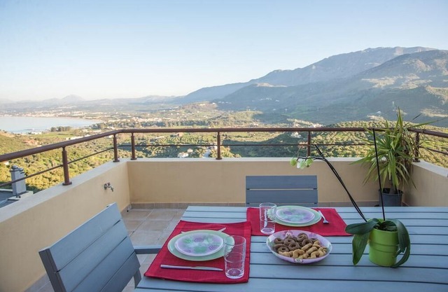 Plum Tree - Exceptional view with pool access