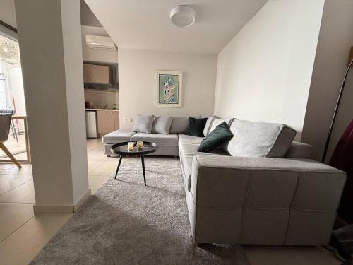 Stylish Studio Apartment - 8F House
