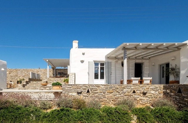 Three independent traditional sea view houses