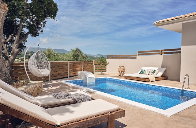 Villa with private pool, sea view and Breakfast included