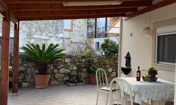 Pirgou House | 100 m² House ∙ 2 bedrooms ∙ 6 guests