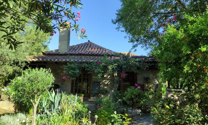 Lefktron House | 106 m² House ∙ 3 bedrooms ∙ 6 guests