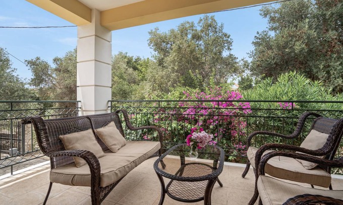 Spartia House | 110 m² House ∙ 3 bedrooms ∙ 6 guests