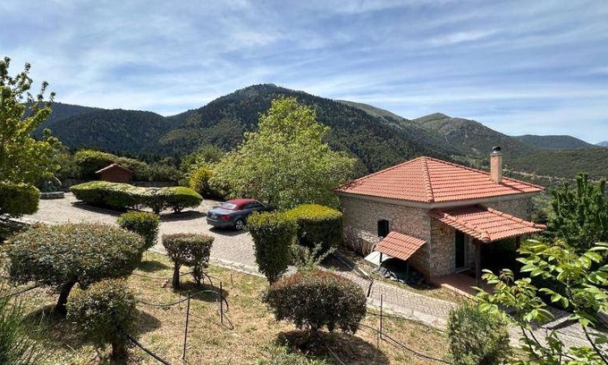 Kalavrita Villa | 110 m² Villa ∙ 3 bedrooms ∙ 7 guests