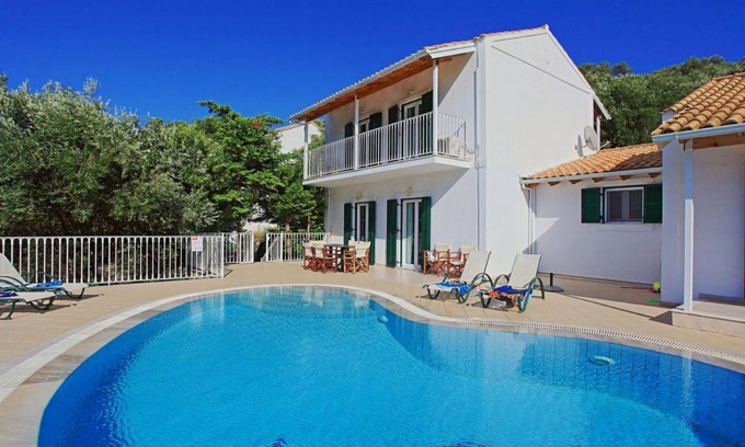 Apraos Villa | 110 m² Villa ∙ 4 bedrooms ∙ 9 guests