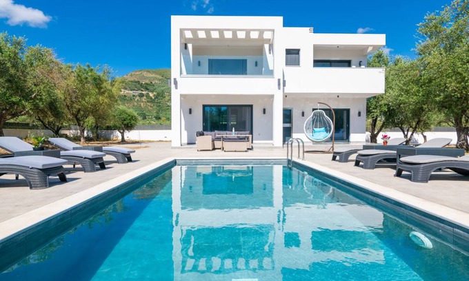 Pantokratoras Villa | 115 m² Villa ∙ 4 bedrooms ∙ 8 guests