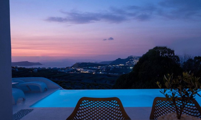 Santorini House | 120 m² House ∙ 3 bedrooms ∙ 8 guests