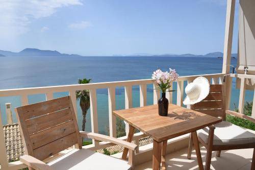 Pogonia Villa | 120 m² Villa ∙ 4 bedrooms ∙ 8 guests