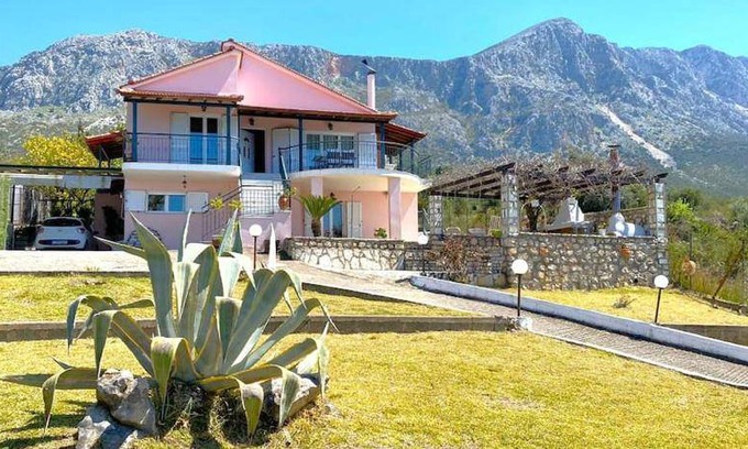 Paleros Villa | 121 m² Villa ∙ 2 bedrooms ∙ 6 guests