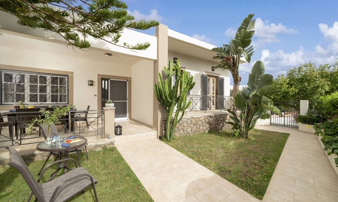 Flamouriana House | 125 m² House ∙ 5 bedrooms ∙ 10 guests