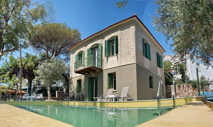 Plomari Villa | 127 m² Villa ∙ 3 bedrooms ∙ 7 guests