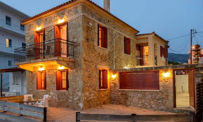 Avia House | 140 m² House ∙ 4 bedrooms ∙ 8 guests