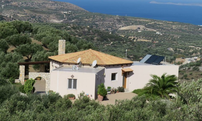 Pano Chersonissos House | 148 m² House ∙ 2 bedrooms ∙ 4 guests