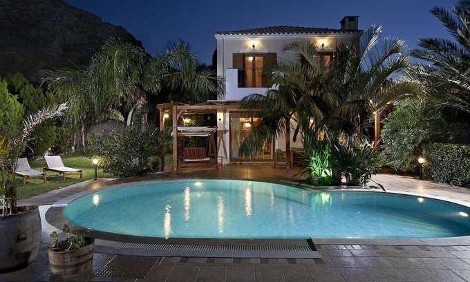 Old Hersonissos House | 150 m² House ∙ 3 bedrooms ∙ 6 guests