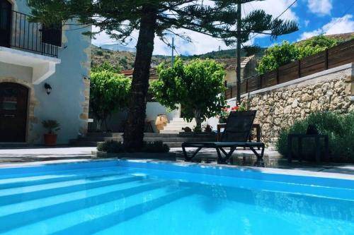 Tzitzifes Villa | 160 m² Villa ∙ 4 bedrooms ∙ 8 guests