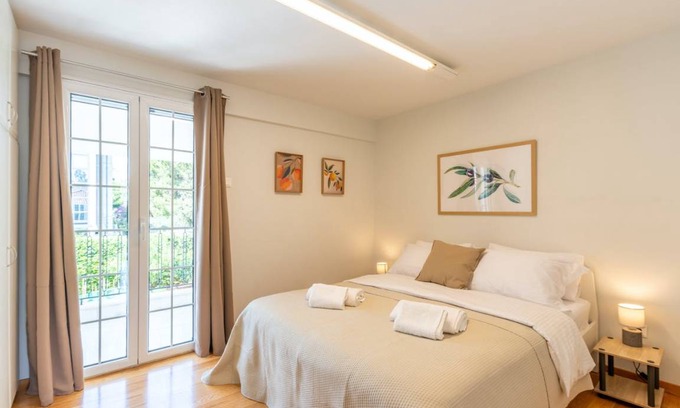 Glyfada Apartment | 200 m² Apartment ∙ 3 bedrooms ∙ 6 guests