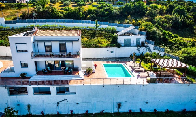 Skiathos House | 200 m² House ∙ 5 bedrooms ∙ 9 guests