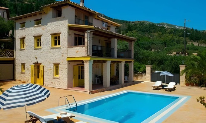 Xirokastello Resort | 200 m² Resort ∙ 4 bedrooms ∙ 127 guests