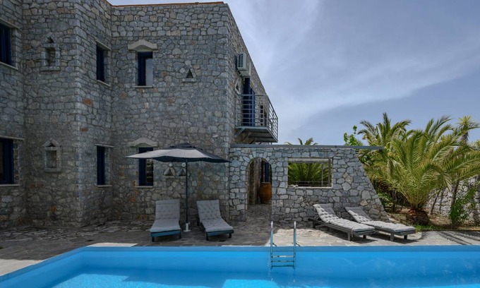 Lampini Villa | 200 m² Villa ∙ 4 bedrooms ∙ 10 guests