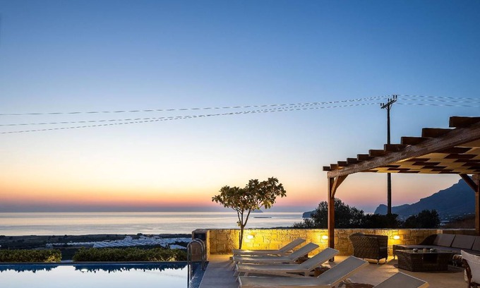Limeniskos House | 210 m² House ∙ 5 bedrooms ∙ 12 guests