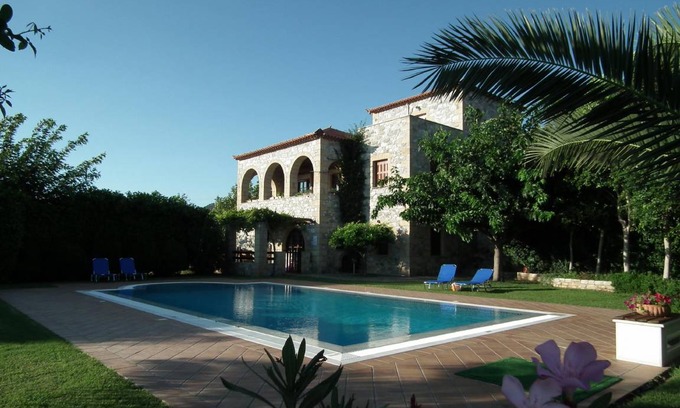 Lefktron House | 215 m² House ∙ 5 bedrooms ∙ 11 guests