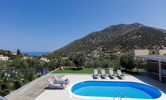 Vlichada House | 216 m² House ∙ 4 bedrooms ∙ 9 guests