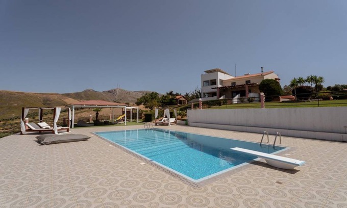 Somatas House | 220 m² House ∙ 4 bedrooms ∙ 10 guests
