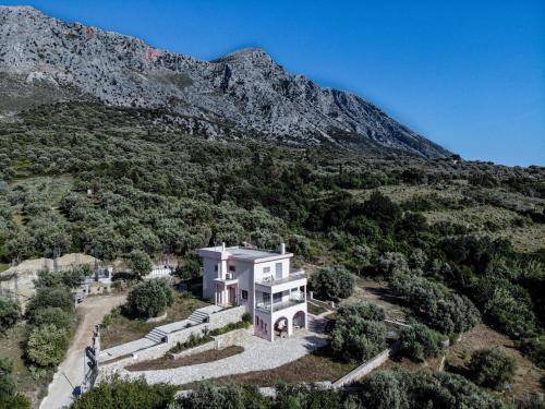 Aktio-Vonitsa House | 220 m² House ∙ 4 bedrooms ∙ 9 guests