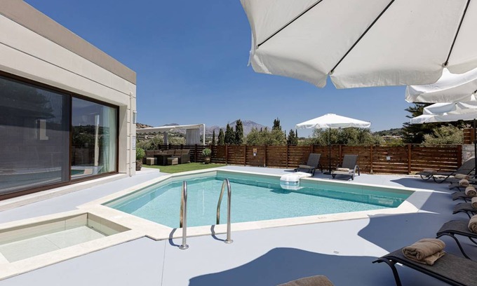 Perama Villa | 235 m² Villa ∙ 5 bedrooms ∙ 12 guests
