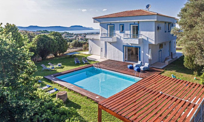 Episkopi Villa | 245 m² Villa ∙ 5 bedrooms ∙ 11 guests