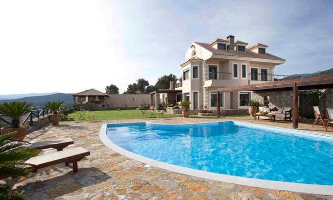 Agios Nikolaos Town House | 250 m² Farmhouse ∙ 5 bedrooms ∙ 10 guests