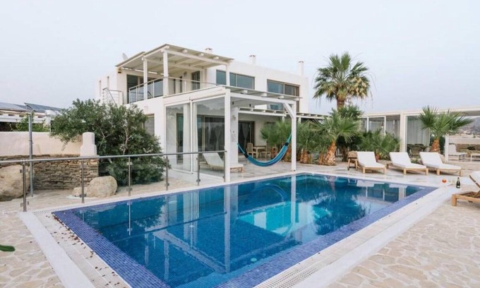 Kalamaki Villa | 250 m² Villa ∙ 4 bedrooms ∙ 8 guests