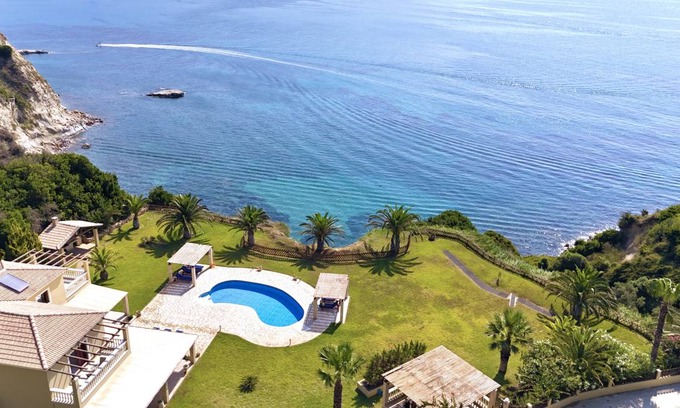 Leivathos Villa | 255 m² Villa ∙ 4 bedrooms ∙ 9 guests