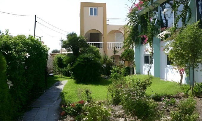 Petaloudes Apartment | 30 m² Serviced apartment ∙ 10 guests