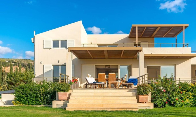 Lavreotiki House | 300 m² House ∙ 5 bedrooms ∙ 10 guests
