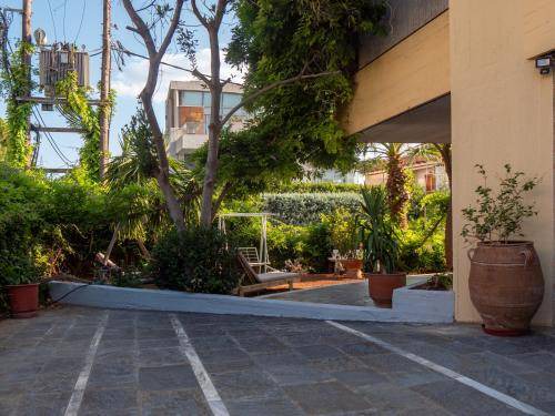 Vari-Voula-Vouliagmeni Villa | 300 m² Villa ∙ 2 bedrooms ∙ 5 guests