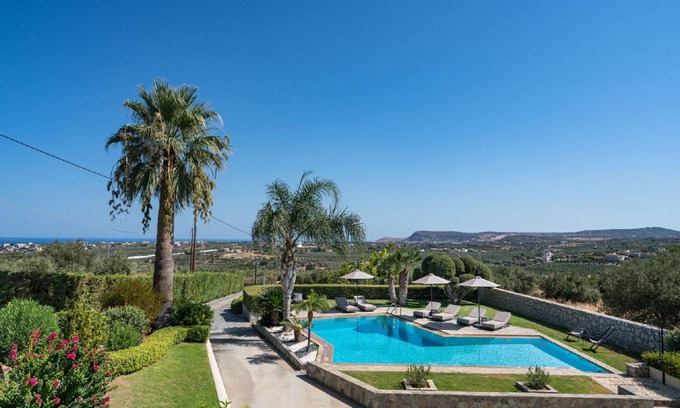 Asteri House | 350 m² House ∙ 6 bedrooms ∙ 13 guests