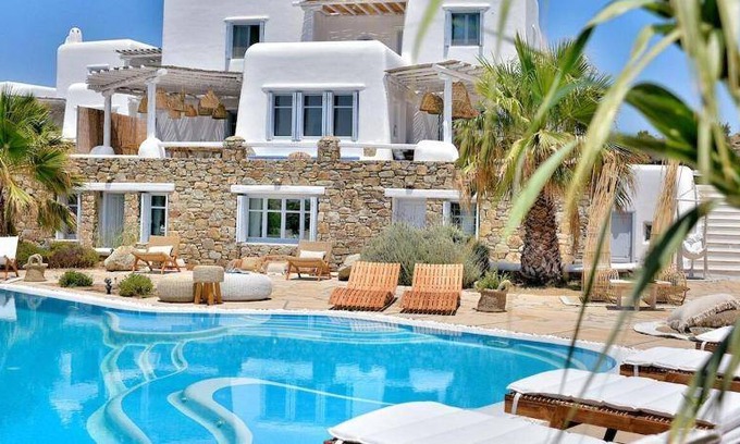 Platis Gialos Resort | 350 m² Resort ∙ 8 bedrooms ∙ 15 guests